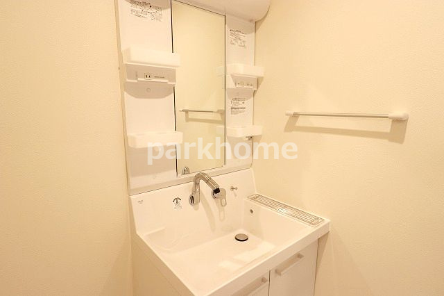 シェリーアパートメントの独立洗面台|独立洗面化粧台付き
※間取り反転の場合がございます