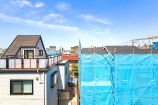 【展望】 | 【 View 】
木の暖かさをより感じさせてくれる太陽の光、一日の始まりを心地よく演出してくれます。窓から入る気持ちのいい風で、活力がみなぎることでしょう。