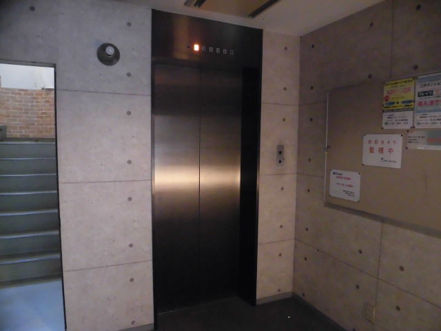 【エントランス】 | エレベーターです