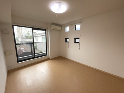 【居間・リビング】 | ネオグランデ吹田 | ゆったりとした居間です