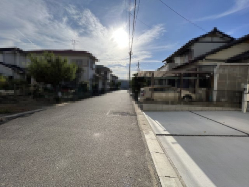 高浜市芳川町第4新築戸建　1号棟の前面道路含む現地写真|高浜市芳川町第4新築戸建前面道路写真です。南側公道約6ｍに接道
