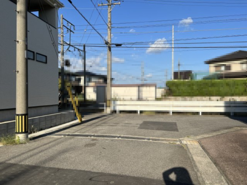 高浜市芳川町第4新築戸建　2号棟の前面道路含む現地写真|高浜市芳川町第4新築戸建前面道路写真です。南側公道約6ｍに接道