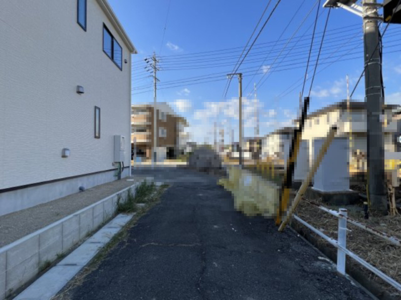 高浜市芳川町第4新築戸建　2号棟の前面道路含む現地写真|高浜市芳川町第4新築戸建前面道路写真です。法外道路約3.97～4.14ｍに接道