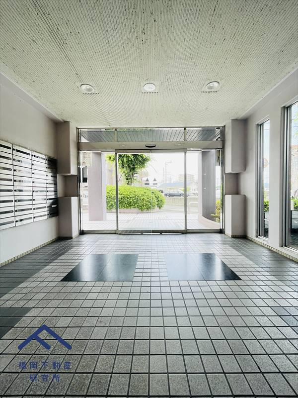ロワールマンション箱崎のエントランス