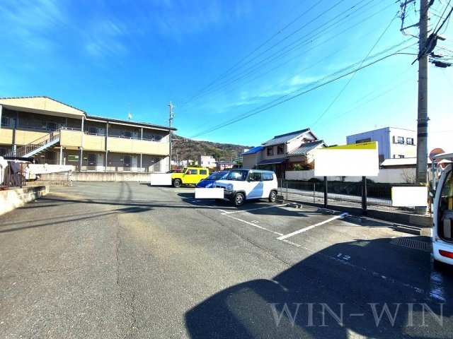 キャッスルカタバミの駐車場