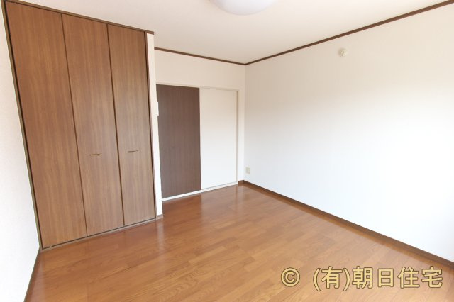 ピュア広本町の洋室