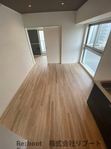 レ・ソール本八幡パラシオンの居間・リビング