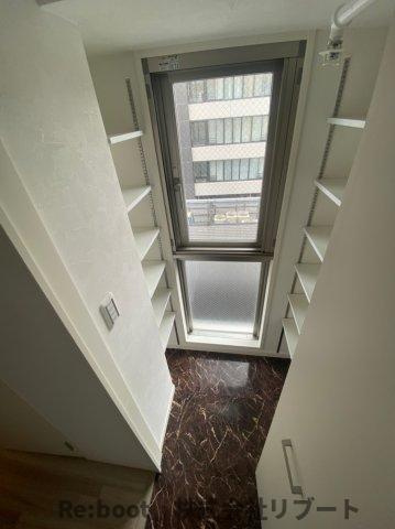 レ・ソール本八幡パラシオンの玄関