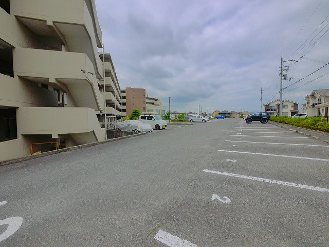 木津南パークサイドヴィレッヂの駐車場