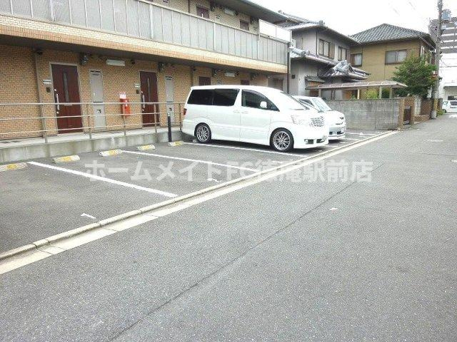 アリエッタ西堤の駐車場