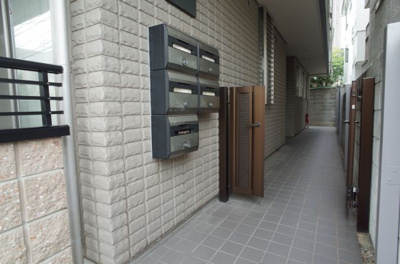 【エントランス】 | ラクエスタ岡本