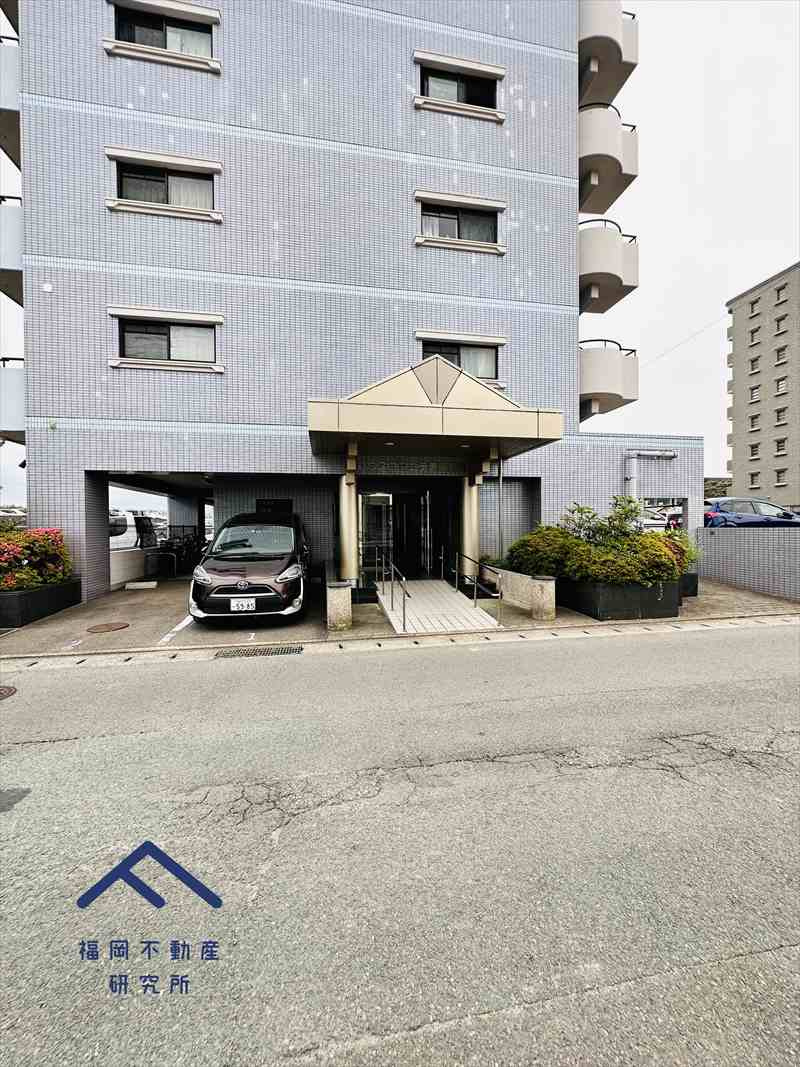 ハウスユマニテ赤間駅前の外観