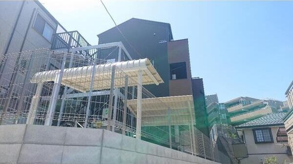 α(アルファ) parks eastの外観