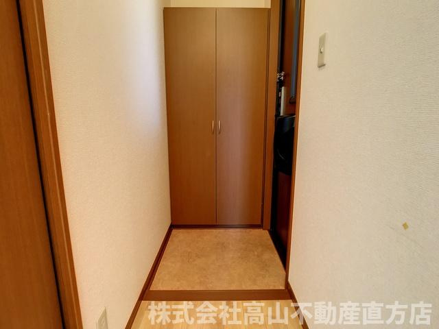 ジュネスK B棟の玄関