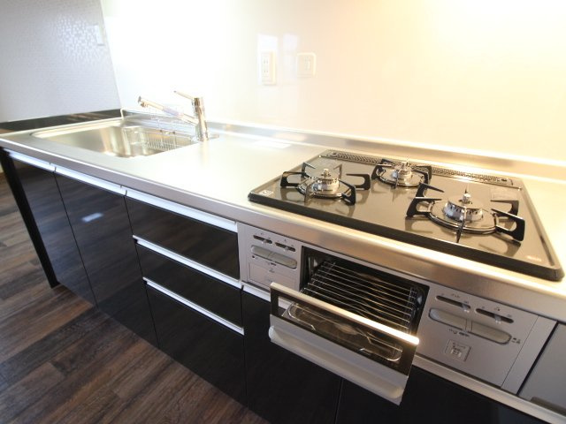 多蔵ハイツのその他|3口ガスコンロ、グリル付き