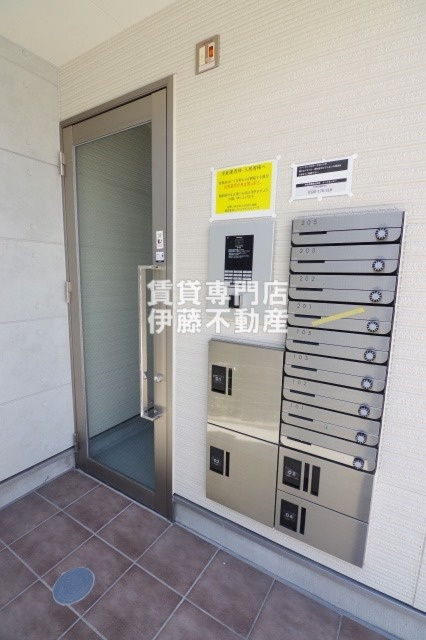 アイランドヴィラ下飯田のエントランス