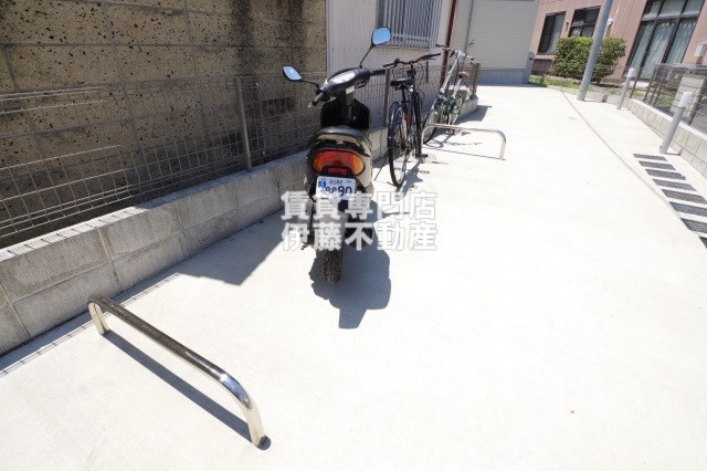 アイランドヴィラ下飯田の駐車場