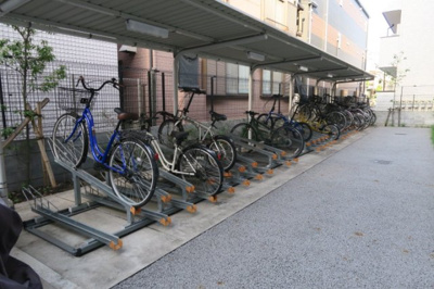 【その他共用部分】 | アイル　エアポート羽田 | 駐輪場。
穴守稲荷の賃貸物件。
「アイル　エアポート羽田」のことなら(株)メイワ・エステートへ