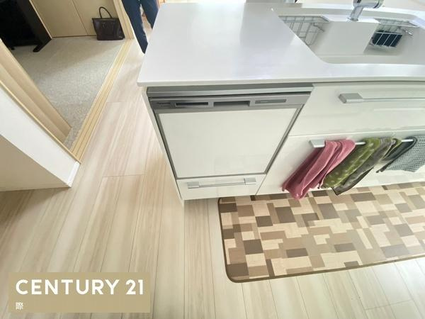 岩出市原の中古一戸建のキッチン|【キッチン】
人気の食器洗い乾燥機付！