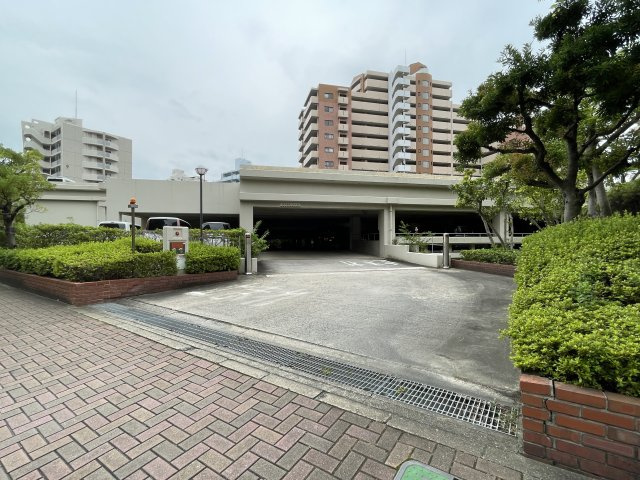 西福岡マリナタウンクレアコースト2番館の駐車場