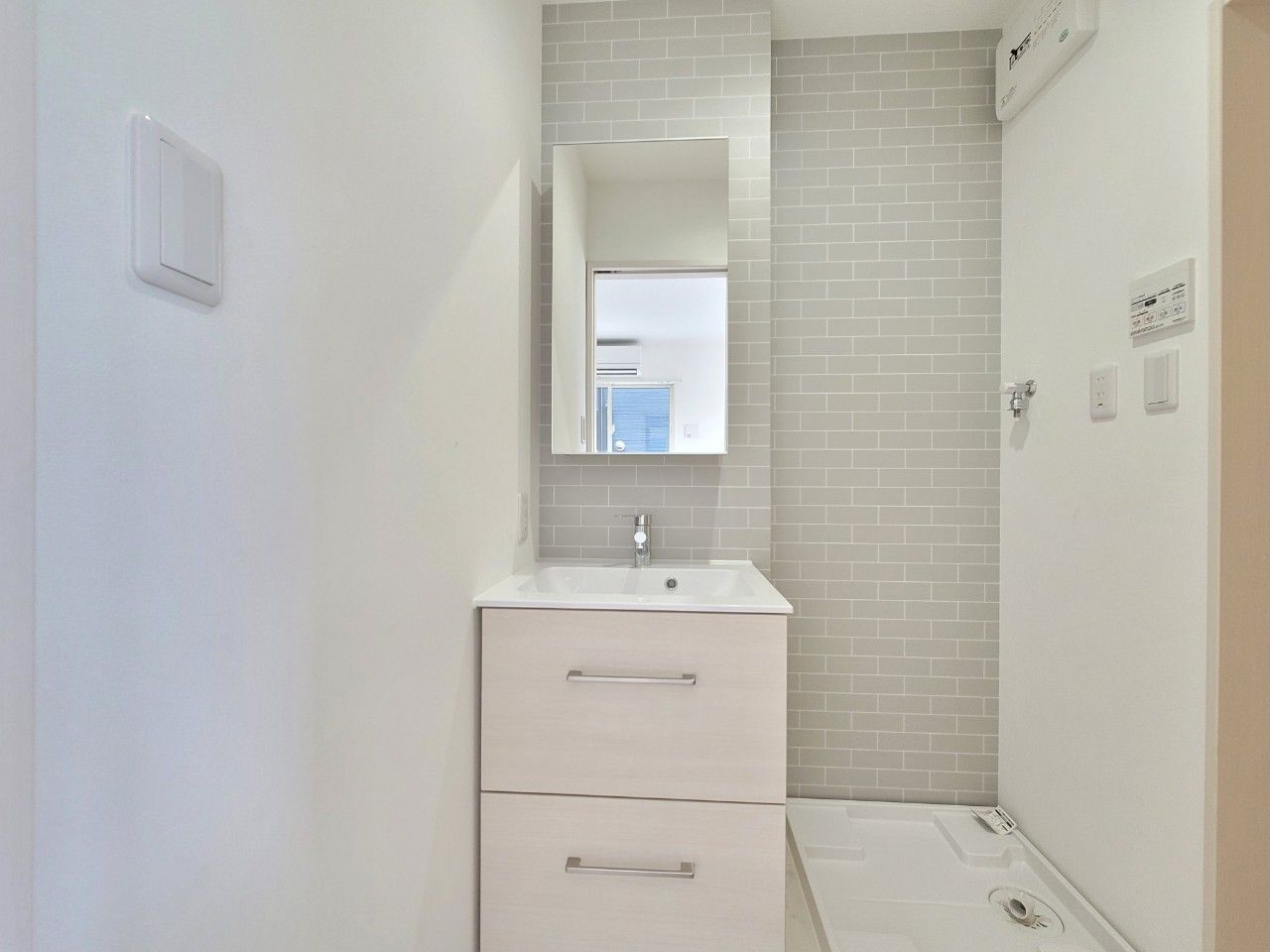 BRAVE　BASE　久留米東　B号の独立洗面台