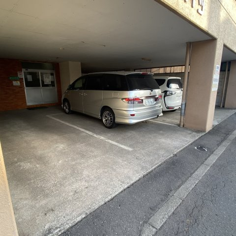 サンハイツの駐車場