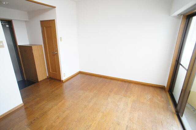 ステイツ久留米【キャッシュバック対象】の洋室|落ち着いた色調の洋室です