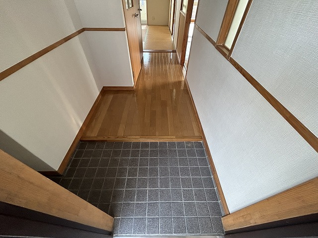 ガーデンハイツ永野1の玄関|収納もある玄関です
※反転の場合がございます。