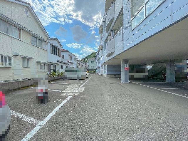 ガーデンハイツ永野1の駐車場|駐車場完備です