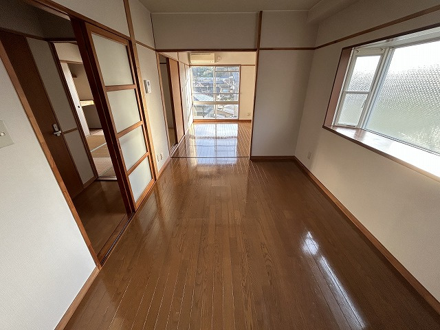 ガーデンハイツ永野1の居間・リビング|ゆったり過ごせるリビングです
※反転の場合がございます。