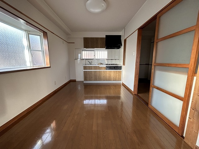 ガーデンハイツ永野1の居間・リビング|ゆったりとした居間です
※反転の場合がございます。