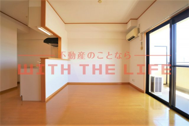 E・POPULARⅡ（イーポプラールツー）【キャッシュバック対象物件】の居間・リビング|ゆったり過ごせるリビングです