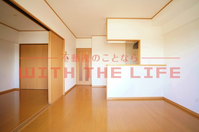 E・POPULARⅡ（イーポプラールツー）【キャッシュバック対象物件】の内装|明るい色調の室内です