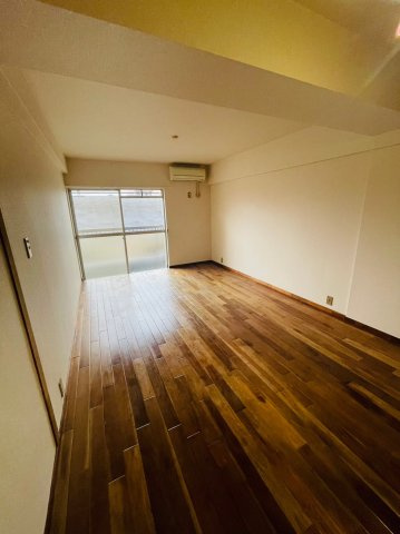 仲介手数料0円！！ユトリロ水草の居間・リビング