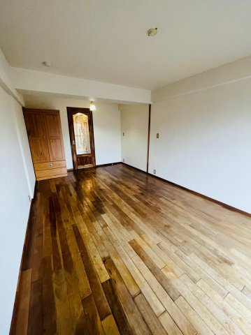 仲介手数料0円！！ユトリロ水草の居間・リビング