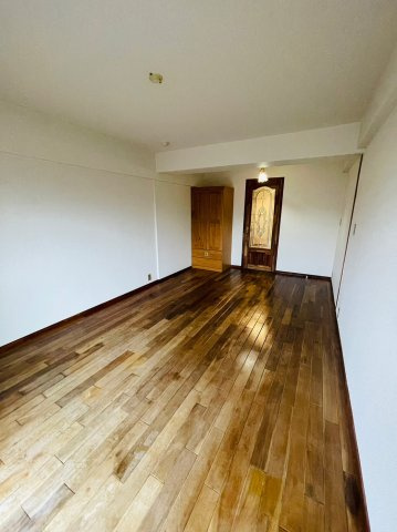 仲介手数料0円！！ユトリロ水草の居間・リビング