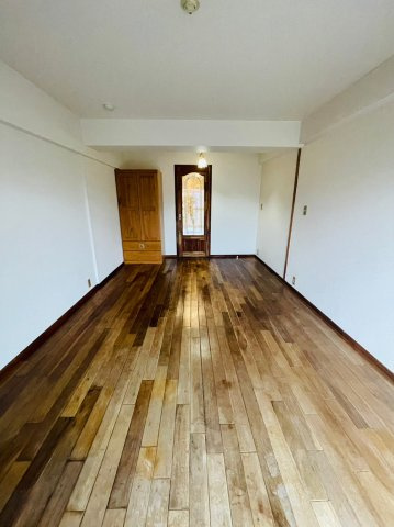 仲介手数料0円！！ユトリロ水草の居間・リビング