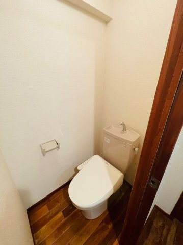 仲介手数料0円！！ユトリロ水草のトイレ