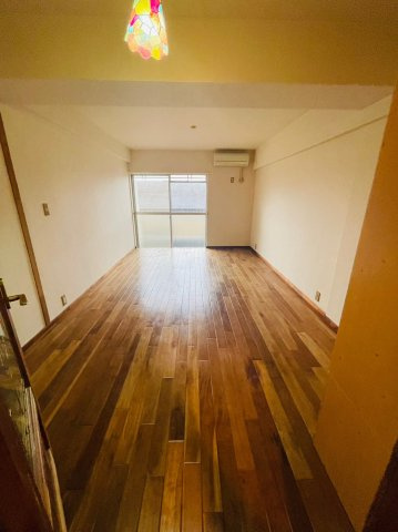 仲介手数料0円！！ユトリロ水草の居間・リビング