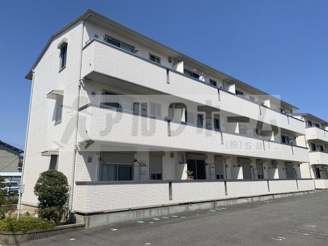 レフィナードカルチェB棟の外観