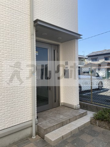 レフィナードカルチェB棟のエントランス