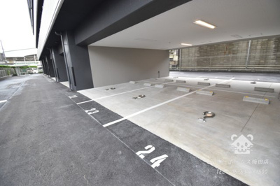 【駐車場】 | エスリードレジデンス大阪福島シティウエスト | 駐車場に車を止められます