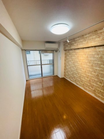 仲介手数料0円！！ヴェルドミール志賀の居間・リビング