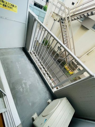 仲介手数料0円！！ヴェルドミール志賀のバルコニー