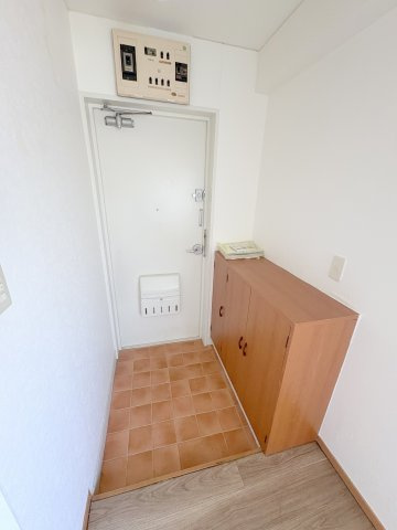 メゾン上野桜木の玄関