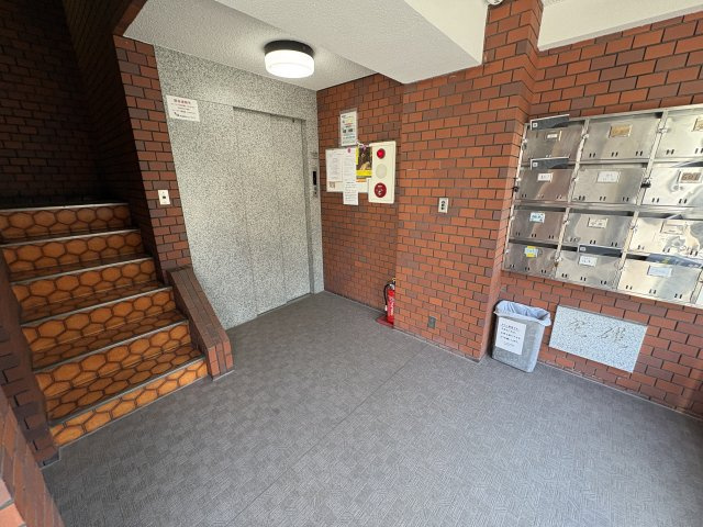 メゾン上野桜木のエントランス