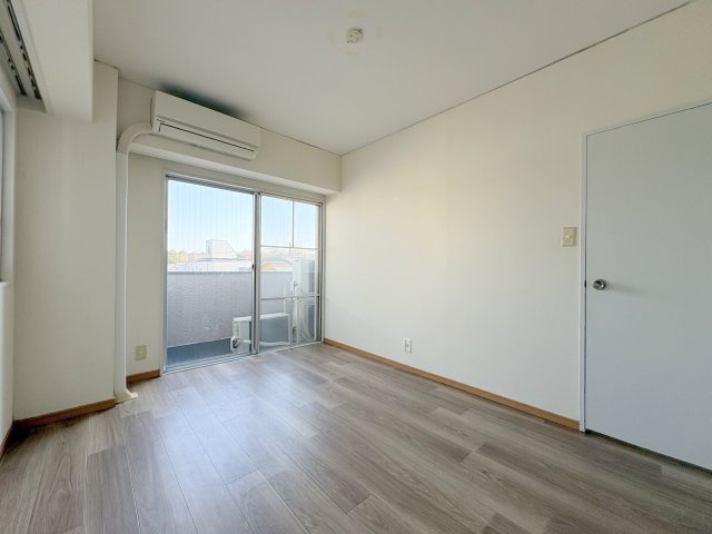 メゾン上野桜木の寝室