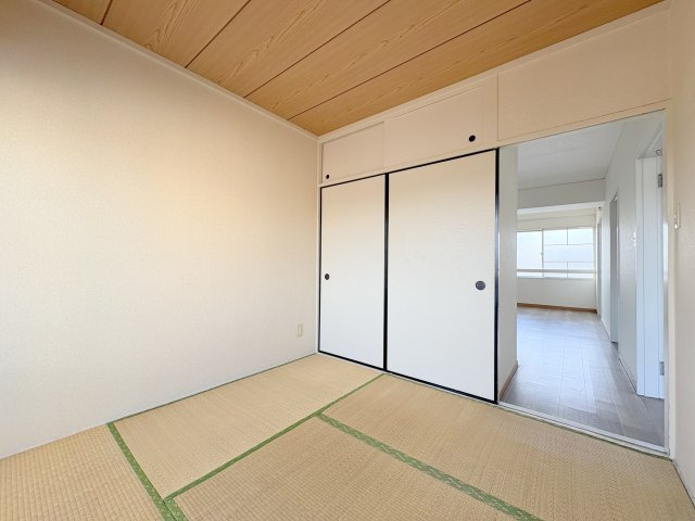 メゾン上野桜木の和室