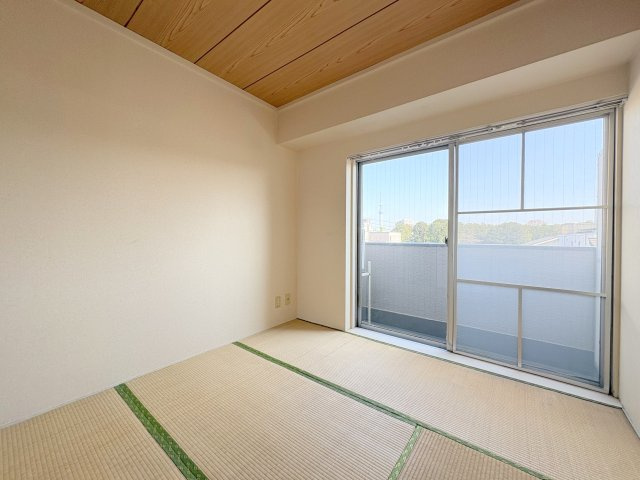 メゾン上野桜木の和室