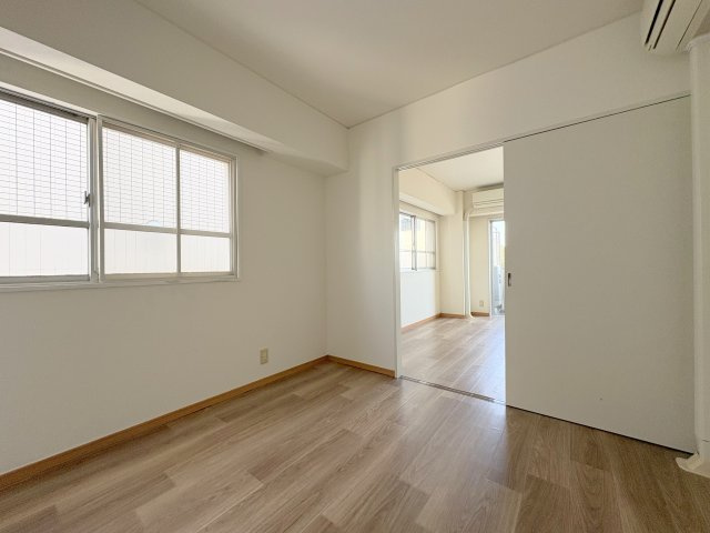 メゾン上野桜木の洋室